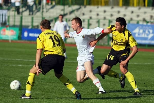 Tomasz Margol (w środku) lubi trenera Czesława Palika, ale w rzeszowskiej Stali jednak nie zagra.