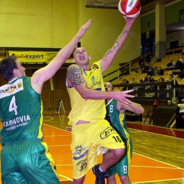 Po wygraniu z Tarnovią Tarnowo Podgórne atmosfera w zespole koszykarzy Siarki Tarnobrzeg (z piłką Daniel Wall) znacznie się poprawiła.