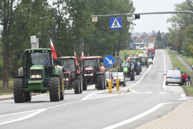 W Wielkopolsce rolnicy zablokowali 8 odcinków dróg krajowych i wojewódzkich.