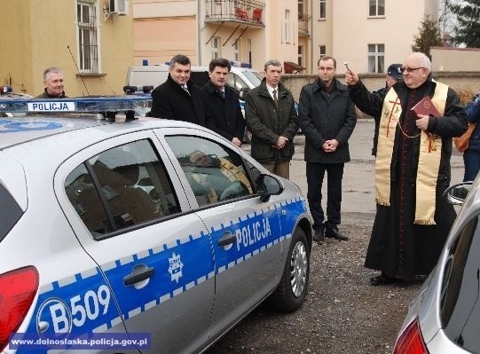 Nowe samochody dolnośląskiej policji (ZDJĘCIA, FILM)