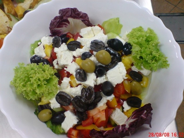 Od niedzieli, 15. kwietnia restauracja Korbowa Koliba w podkieleckim Sukowie zaprasza na świeże sałatki i soki z owoców i warzyw.