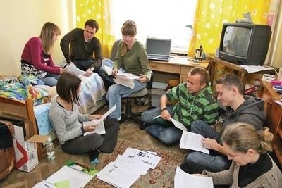 Autentyczne student life toczy się w akademikach i mieszkaniach studenckich. To tu rodzą się legendy na temat studenckiej diety. Fot. Anna Kaczmarz