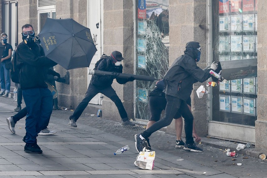 Starcia protestujących w Nantes z policją 14 września 2019...