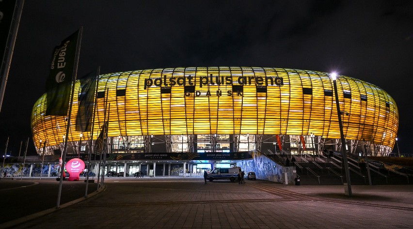 Montaż logotypu na stadionie Polsat Plus Arena Gdańsk...