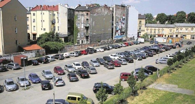 Działka między ul. Dolnych Młynów i Karmelicką od lat nie może doczekać się nowego zagospodarowania