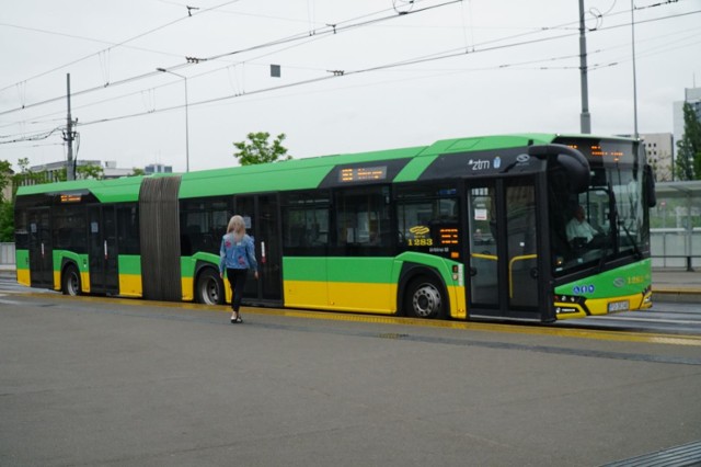 Z powodu usterki sieci ruch tramwajowy został wstrzymany. Uruchomiono autobusy za tramwaj.