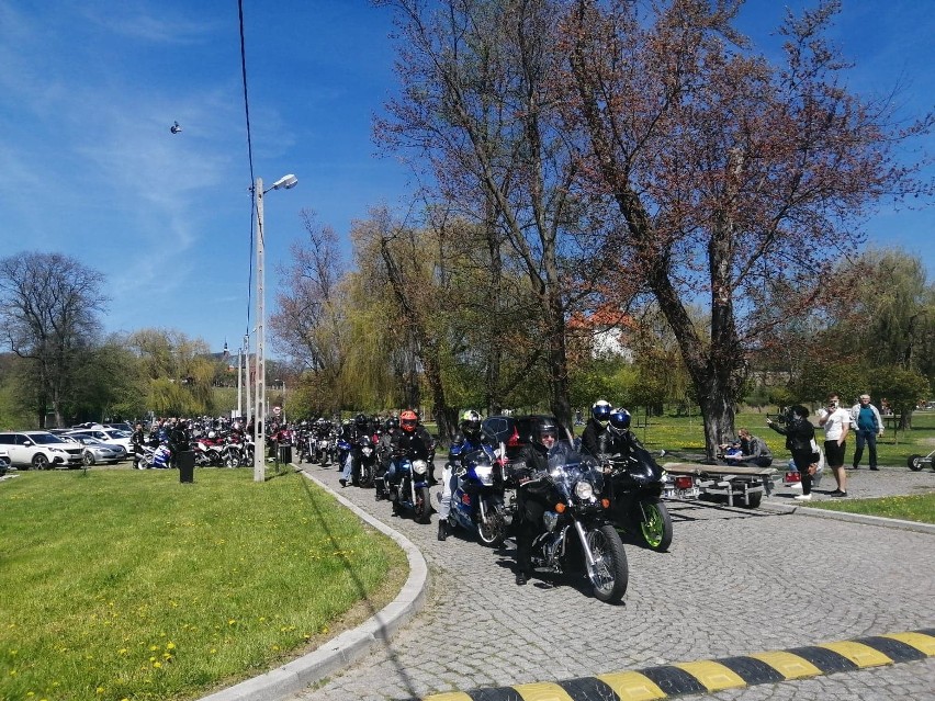 W niedzielę 9 maja około 500 motocyklistów przyjechało z...