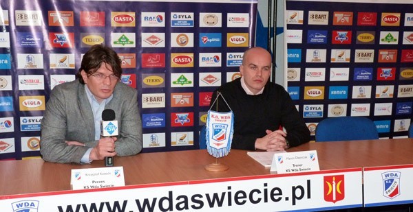 (z lewej) i Marcin Olejniczak podczas dzisiejszej konferencji.
