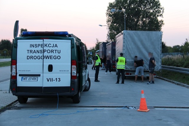 Na 11 samochodów dostawczych skontrolowanych w ciągu czterech godzin przez inspektorów ITD z Radomia… wszystkich 11 było przeładowanych.