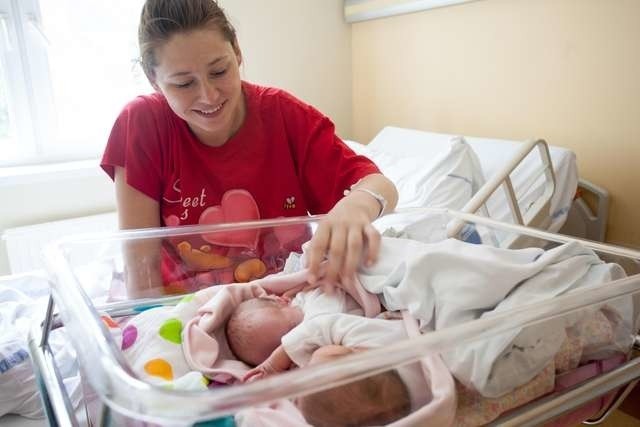 Aneta Nowacka, która kilka dni temu urodziła bliźniaczki, twierdzi, że dla wielu par becikowe  jest bardzo ważnym elementem domowego budżetu