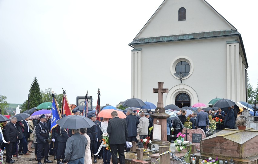 Miechów. Ofiary tragicznego wypadku spoczęły we wspólnym grobie