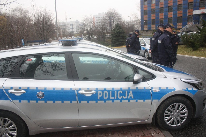 Policjanci dostali nowe radiowozy