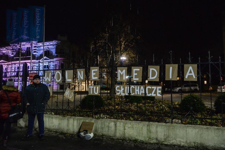 Protest przed siedzibą Radia Gdańsk w obronie zwalnianych...