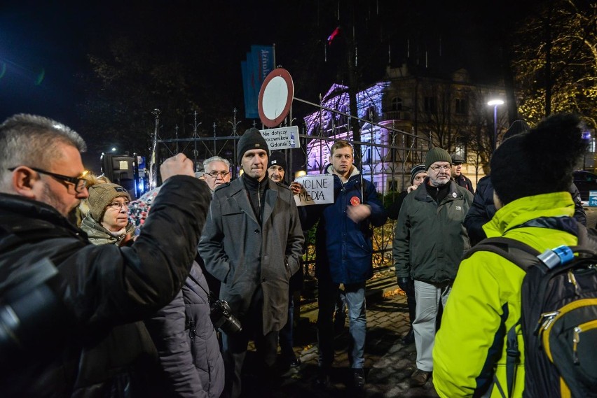 Protest przed siedzibą Radia Gdańsk w obronie zwalnianych...