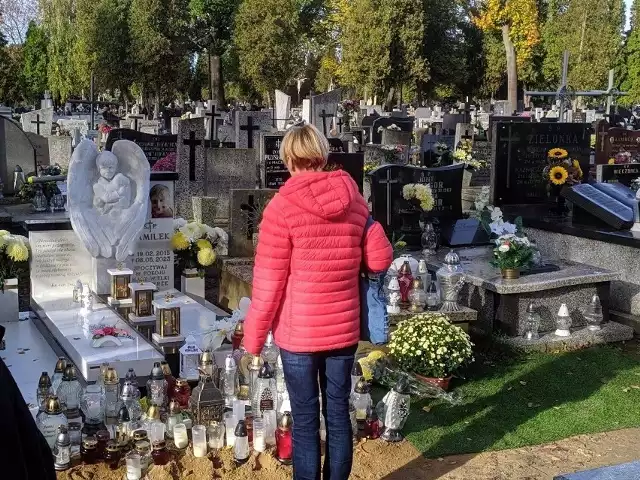 Pół roku od śmierci Kamilka z Częstochowy. Wzruszający wpis siostry chłopca. Nad cmentarzem pokazała się tęcza!
