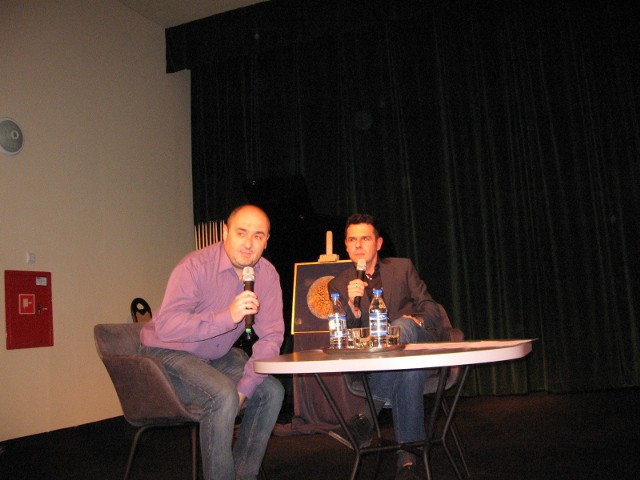 Od lewej- Paweł Puton i Marcin Kępa podczas wykładu i prezentacji.