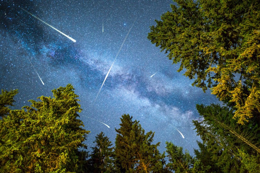 Noc spadających gwiazd. Nocą z 12 na 13 sierpnia będzie można zobaczyć setki meteorytów!