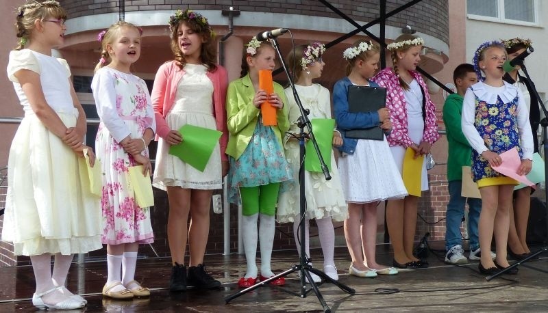 Dzieci z Łącznej śpiewały ekologiczne piosenki.