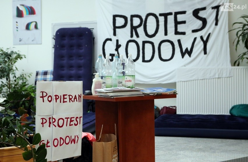 Protest w Szczecinie. Lekarze głodują już ponad tydzień [WIDEO] 