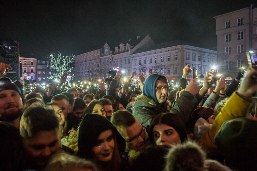 Sylwester w Krakowie 2018. Krakowianie powitali Nowy Rok! [ZDJĘCIA]