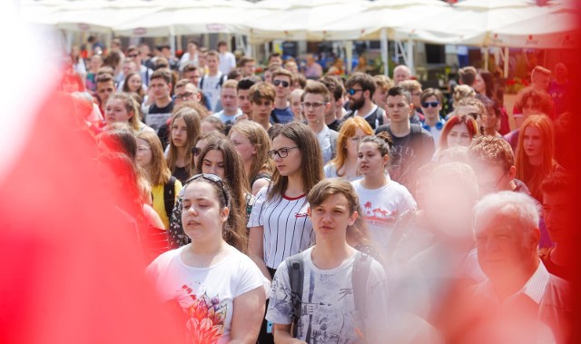 Obchody rocznicy pierwszych wolnych wyborów. 30 lat Wolnej Polski na Rynku w Rzeszowie.