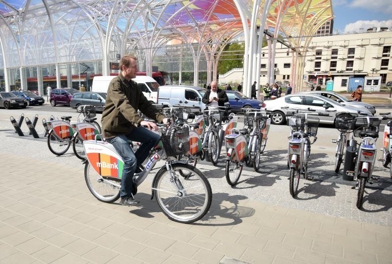 Pierwsze rowery miejskie stoją już przed Centralem