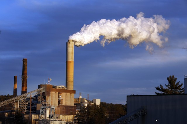 Działalność elektrowni najbardziej przyczynia się do emisji szkodliwego dwutlenku węgla do atmosfery, a Stany Zjednoczone są jednym z krajów, które produkują największą jego ilość. Razem z Chinami wytwarzają aż 45 procent tego związku chemicznego w skali świata.