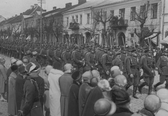 Tym razem zapraszamy do obejrzenia zdjęcia Suwałk z okresu międzywojennego.