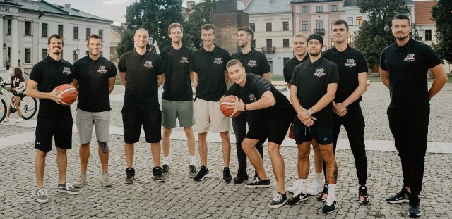 Na chwilę obecną Kolejarz Basket Radom potwierdził czterech sponsorów na nadchodzący sezon.