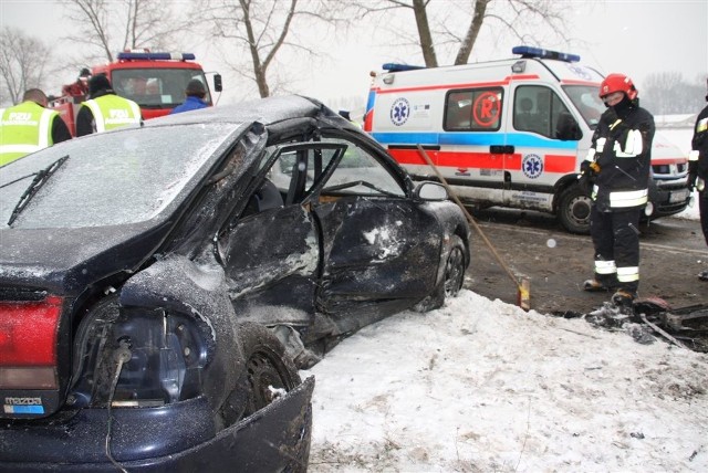 5 stycznia na drodze w Slawicach zderzyly sie citroen i mazda.