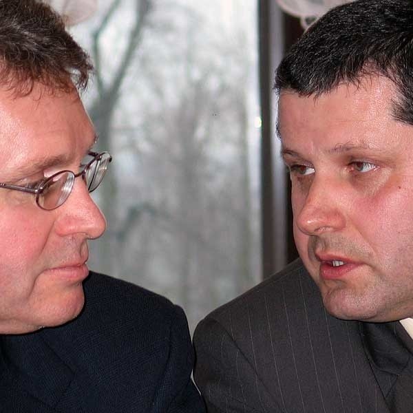 Carey Bond (z lewej) i Janusz Zakręcki, prezes PZL, są zgodni, że rozwój mieleckiej firmy lotniczej jest solą w oku pewnych środowisk, które będą zdeterminowane, by zaszkodzić Mielcowi.
