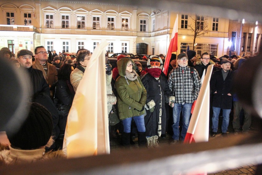 Lubelska pikieta w obronie sędziów. „Obywatele, otwórzcie wreszcie oczy". Zobacz zdjęcia