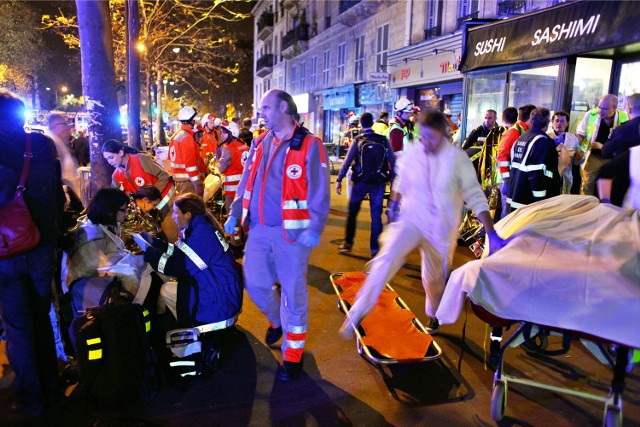W zamachach w Paryżu zginęło co najmniej 150 osób.