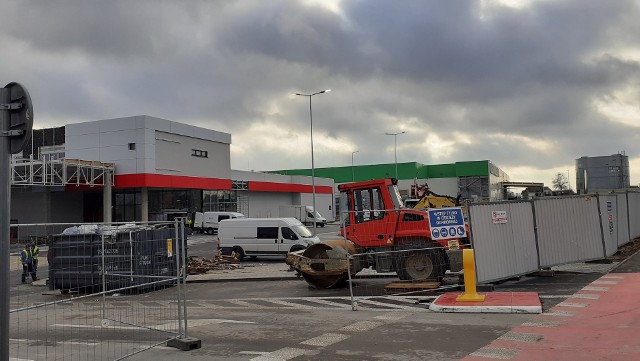 Na osiedlu Południe, nieopodal marketu Leroy Merlin powstaje Centrum Handlowo – Usługowe wraz z parkingiem podziemnym.