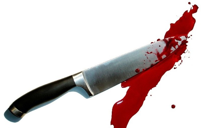 Zdenerwowana kobieta bez namysłu chwyciła za nóż, leżący na stole i dźgnęła nim partnera w brzuch