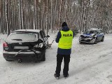 Trzech policjantów i jedna osoba zatrzymana w dwóch szpitalach po wypadku w Cekcynku
