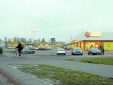 Trzeba przebudować wjazdy lęborskich marketów