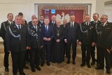 Abp Marek Jędraszewski przekazał relikwie św. Floriana i św. Jadwigi Królowej do kaplicy Pałacu Prezydenckiego w Warszawie