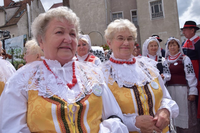 Korowód na zakończenie Festiwalu Ziemia i Pieśń. Szprotawa,...