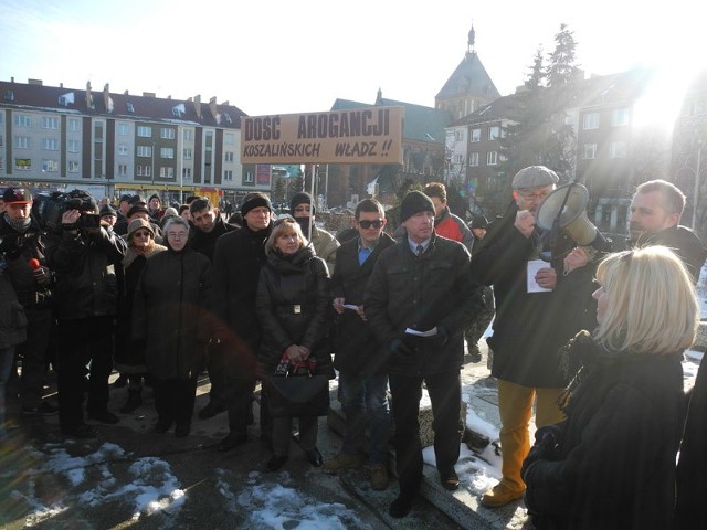 W regionie koszalińskim ostatnio często organizowane są protesty. Protestują rolnicy wyjeżdżając na ulice traktorami, swój sprzeciw wyrażają mieszkańcy Zegrza, albo (na zdjęciu) koszalinianie, którzy nie zgadzają się ze sposobem naliczania opłat za wywóz śmieci.