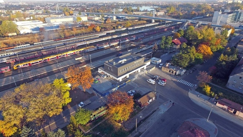 Dworzec kolejowy Kraków Płaszów i estakada tramwajowa Lipska...