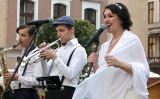 Festiwal Lato na Starym Mieście w Grudziądzu. Na Rynku wystąpił kwintet Twenties Jazz Band. Zobacz zdjęcia