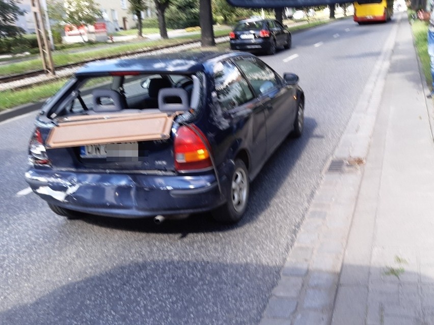 Wypadek ukraińskiego autokaru we Wrocławiu. Kierowca autobusu nie wyhamował i wjechał w samochód 