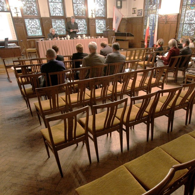 Pusta sala i kilkunastu urzędników, tak wyglądały wczoraj konsultacje społeczne.