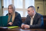 Kolejna odsłona procesu Bartosza D. z Chełmży, oskarżonego o skatowanie szczeniaka. Wczoraj broniła go matka