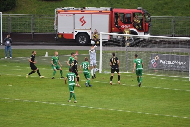 16 października 2021 roku GKS Jastrzębie wygrał u siebie z Górnikiem Polkowice 3:1. W środę 27 kwietnia 2022 r. odbył się rewanż.