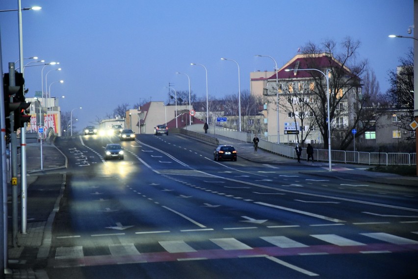 Ratusz odsuwa w czasie uruchomienie buspasów na ulicy Niemodlińskiej w Opolu. "Odwlekanie tego jest niewskazane"