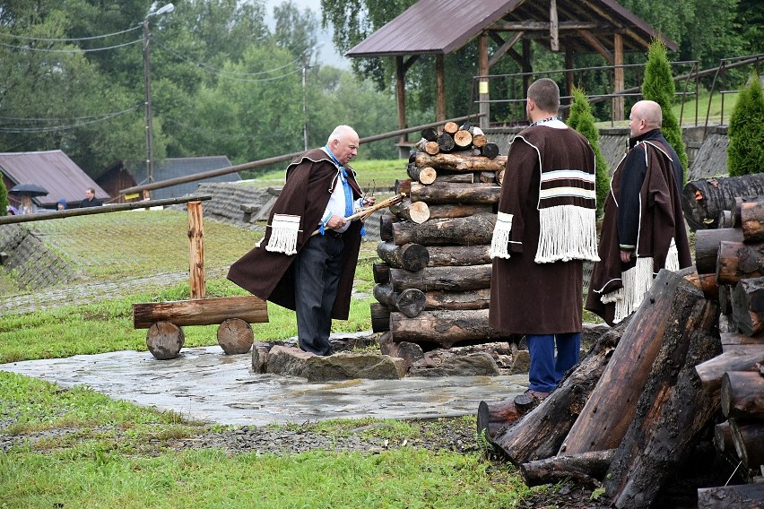 Zdynia. Watra zapłonęła, ale w tym roku festiwal kultury łemkowskiej przeniesie się do wirtualnego świata [ZDJĘCIA]