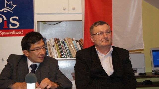 Od lewej poseł Zbigniew Kozak i kandydat Henryk Mollin
