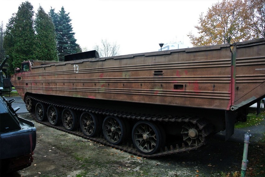 Pojazd skonstruowany został w oparciu o podzespoły czołgu...